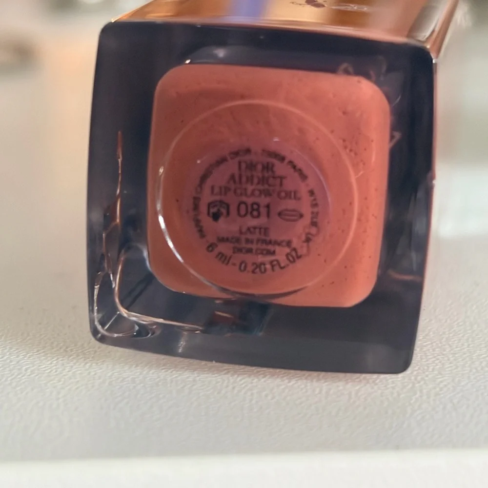 DIOR
Lip Glow Oil Hydrating High-Shine Gloss- 081 Latte Glaze - Picture 2 of 5